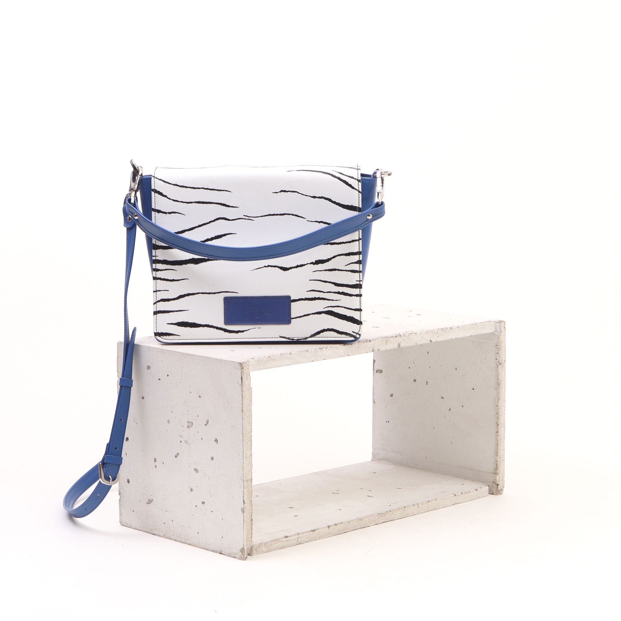 2065 2FVK - CSEREFEDELES TÁSKA - KÉZIFOGÓS, 2 FEDÉLLEL