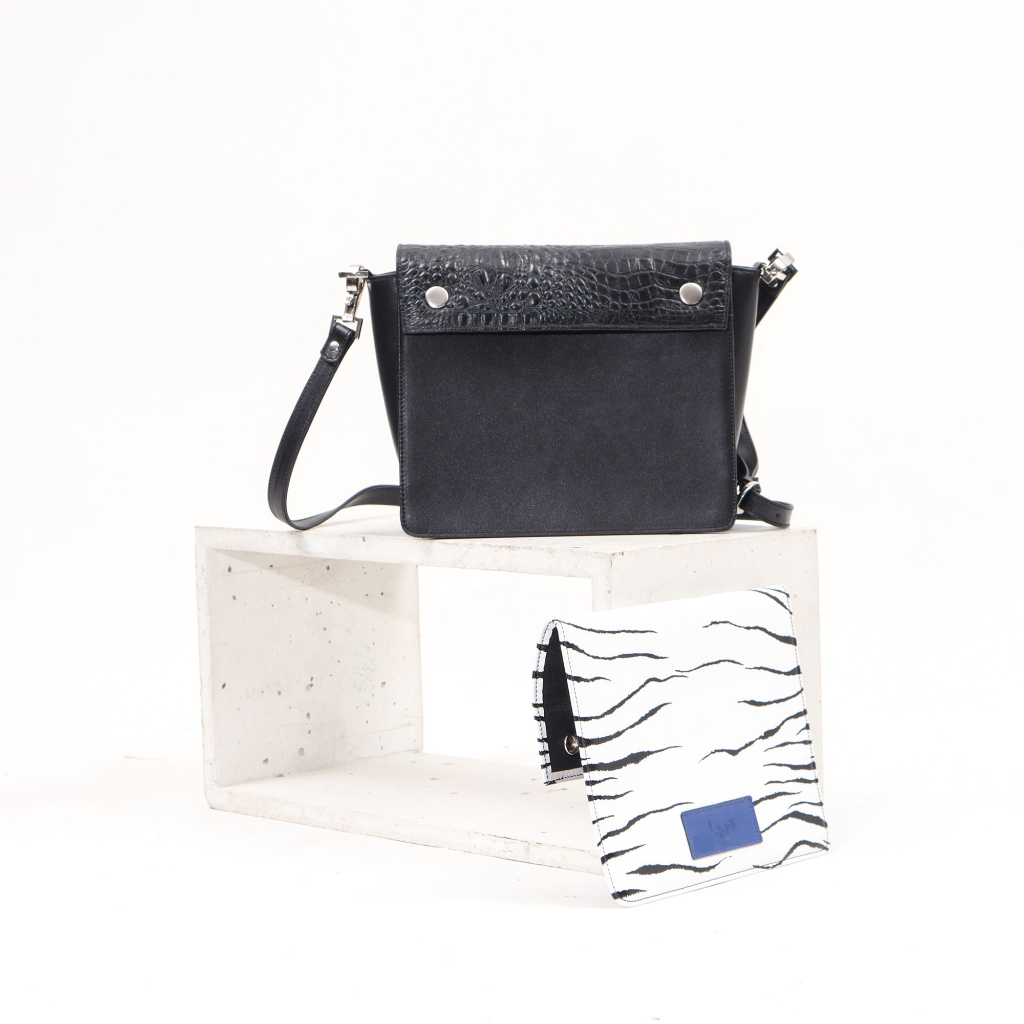 2065 2FVK - BAG WITH  DOUBLE COVERS AND HANDLE