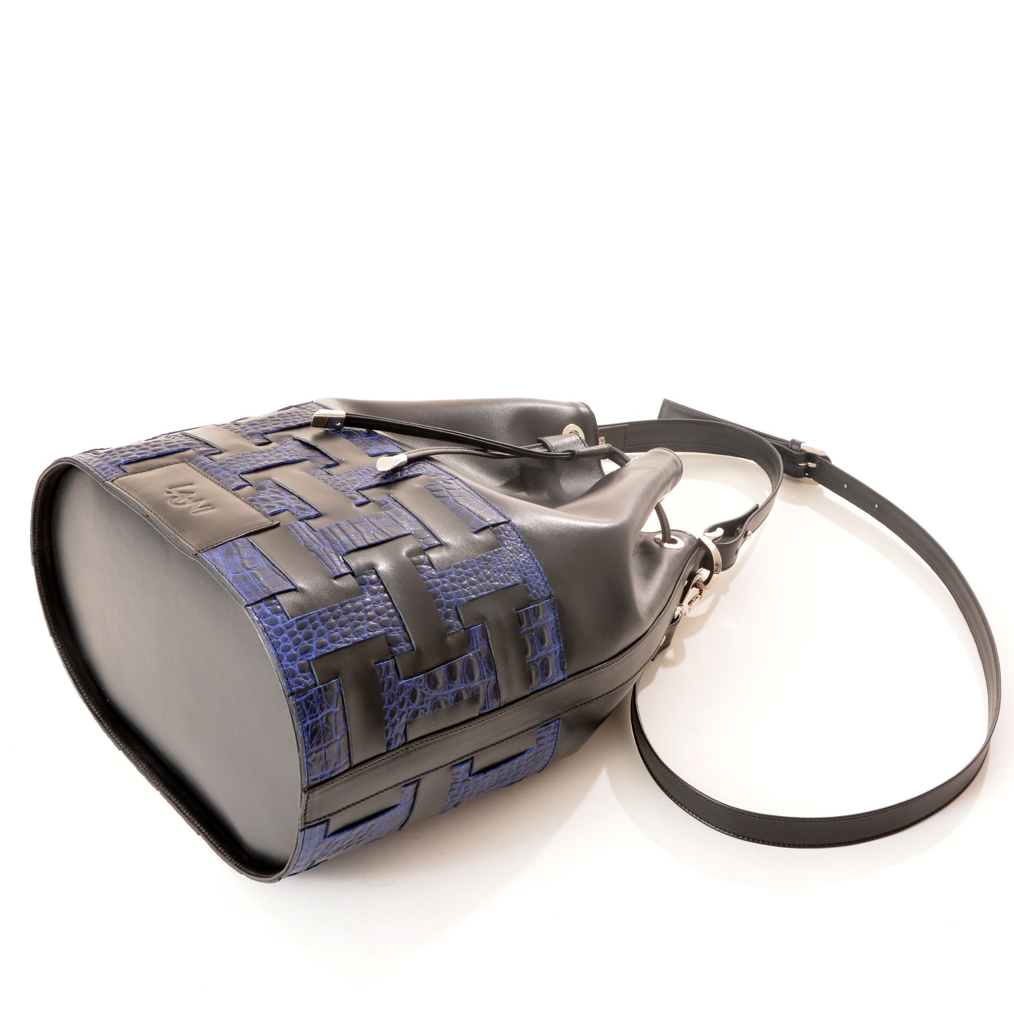 2102 AL -  REMAKE  BUCKET BAG